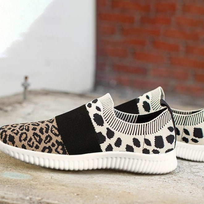Baskets slip-on en maille léopard par Amélie Morin