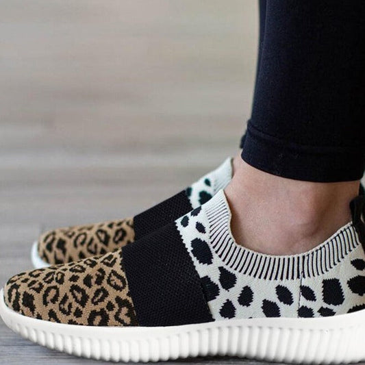 Baskets slip-on en maille léopard par Amélie Morin