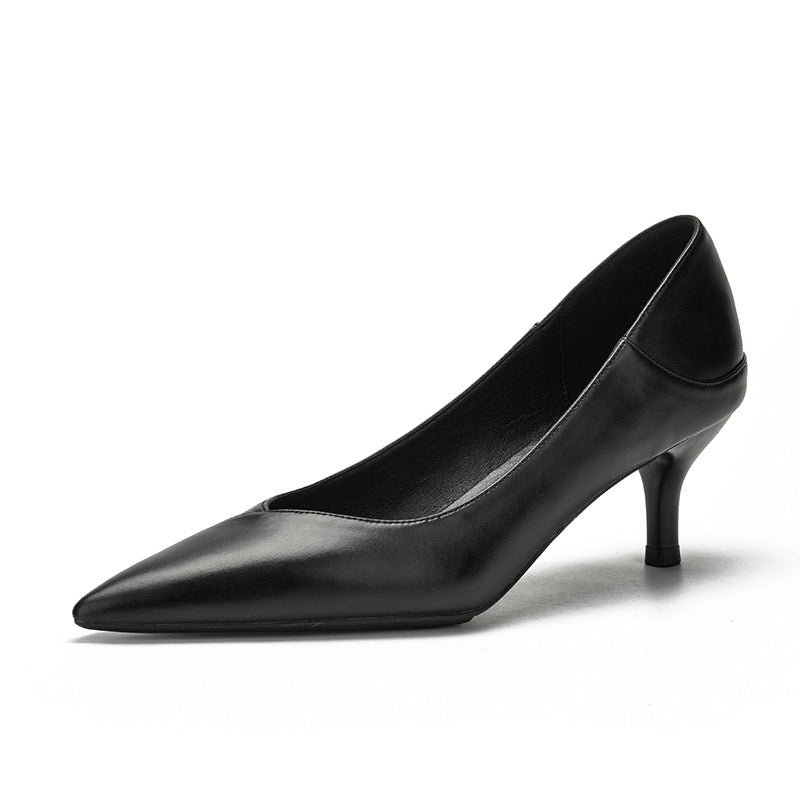 Escarpins élégants en peau de mouton noire par Amélie Morin