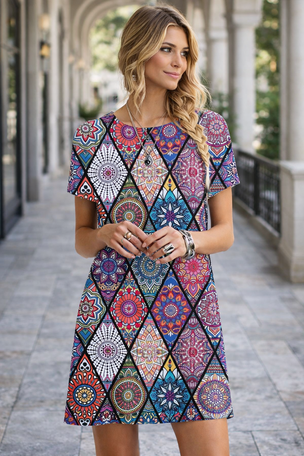 Robe ultra-courte imprimée aux couleurs vives par Amélie Morin
