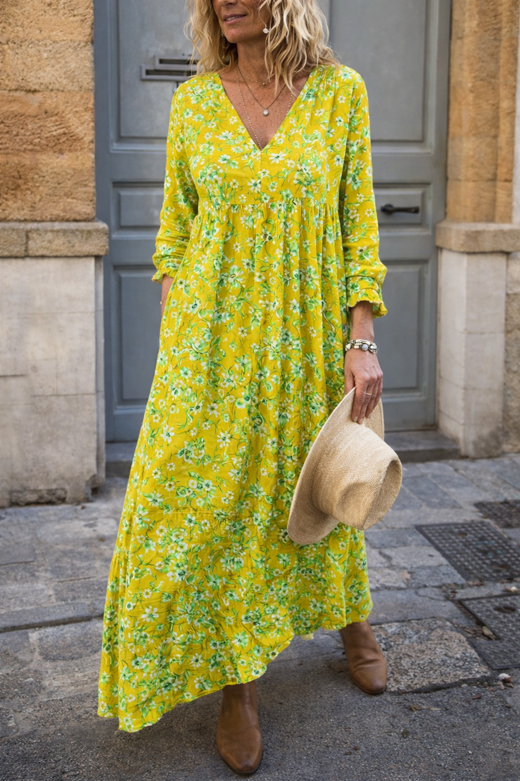 Robe longue fleurie à col en V signée Amélie Morin