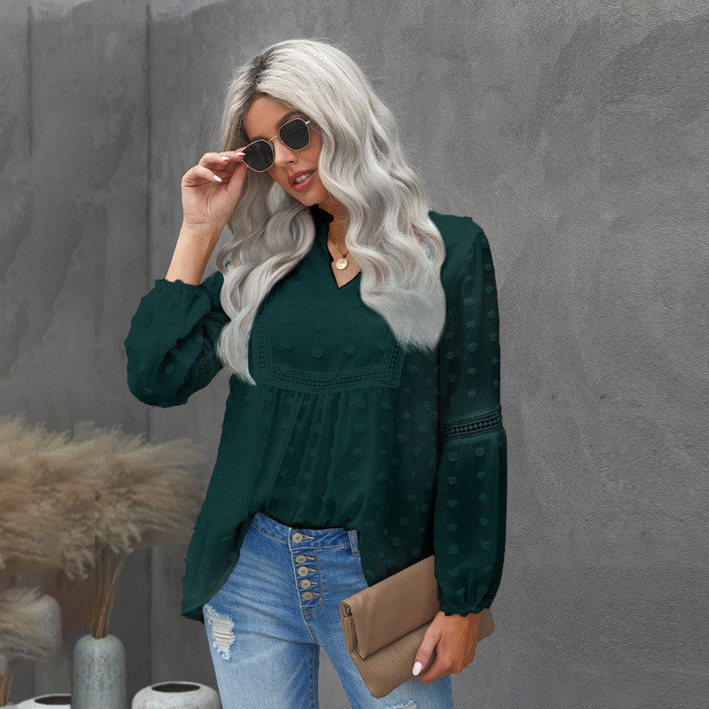 Chemisier chic en dentelle à col en V par Amélie Morin