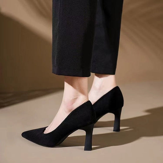 Escarpins noirs élégants à talons aiguilles d'Amélie Morin