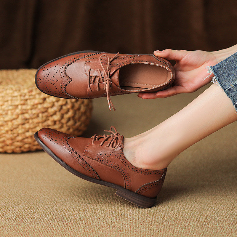 Chaussures classiques britanniques à lacets par Amélie Morin