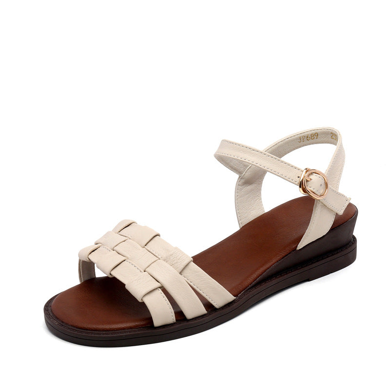 Sandales plates rétro en cuir par Amélie Morin