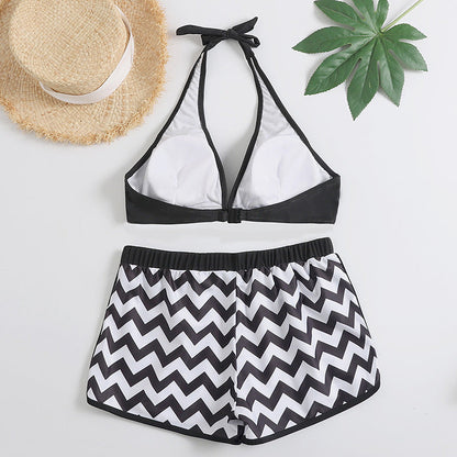 Ensemble bikini chic à motifs zigzag Amélie Morin avec short