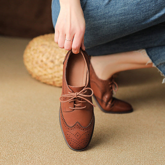 Chaussures classiques britanniques à lacets par Amélie Morin