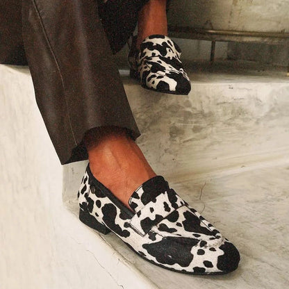 Chaussures grandes tailles à bout rond imprimé vache par Amélie Morin