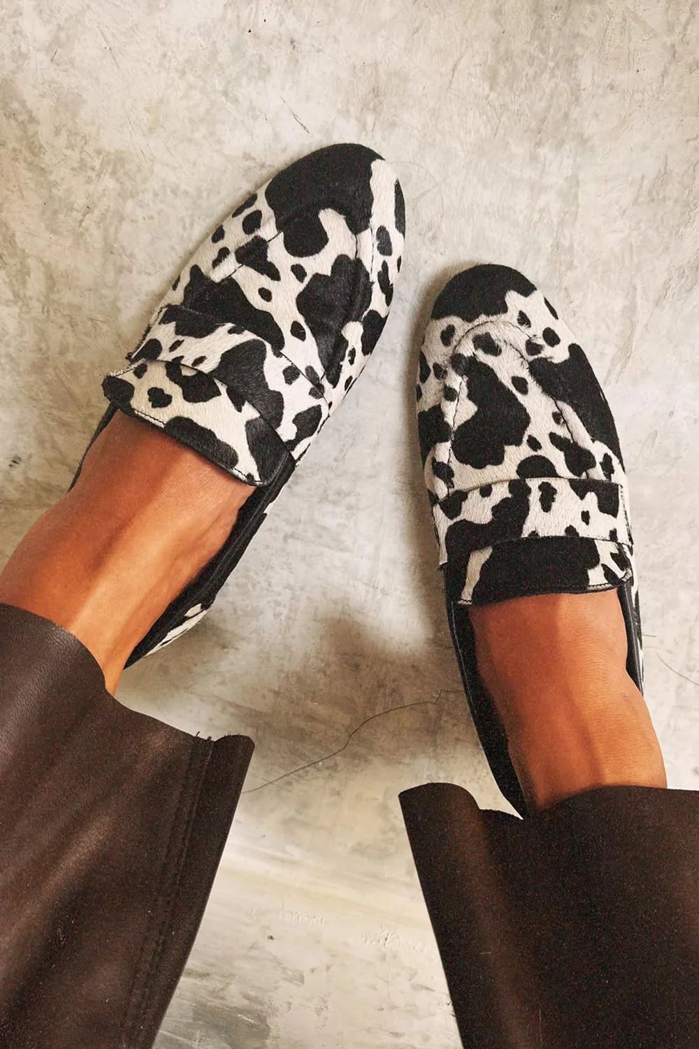 Chaussures grandes tailles à bout rond imprimé vache par Amélie Morin