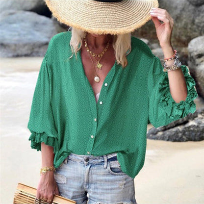 Chemisier chic à pois boutonné par Amélie Morin