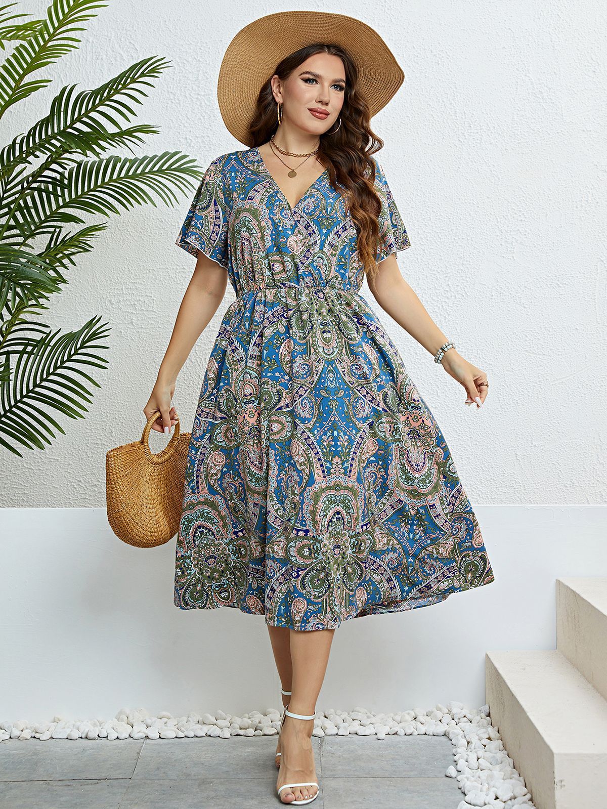 Robe d'été à imprimé rétro Amélie Morin et col en V