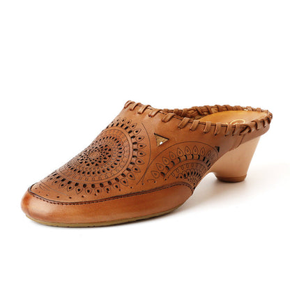 Sandales vintage en cuir à talons moyens par Amélie Morin