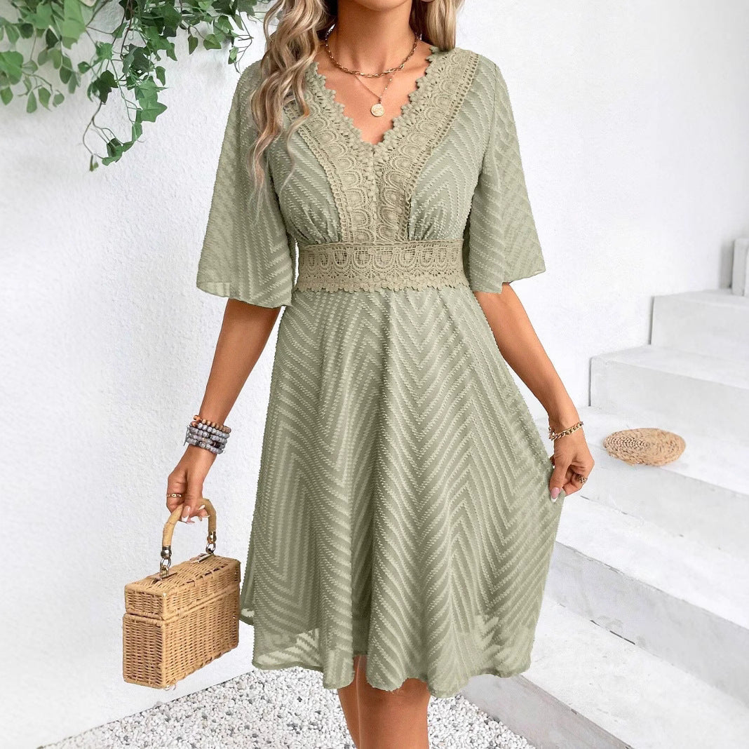 Robe à manches cloche en dentelle style Amélie Morin