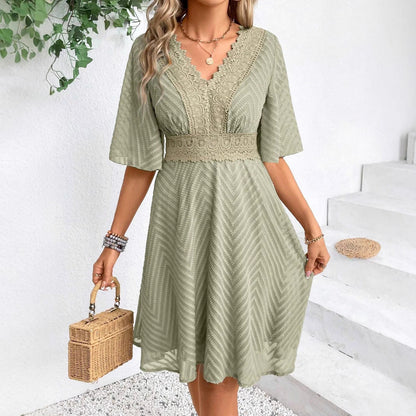 Robe à manches cloche en dentelle style Amélie Morin