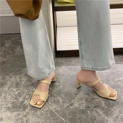 Sandales chics à talons épais par Amélie Morin