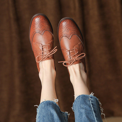 Chaussures classiques britanniques à lacets par Amélie Morin