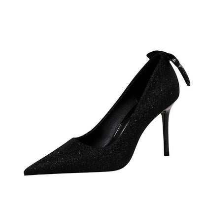 Escarpins dorés élégants à talons aiguilles signés Amélie Morin
