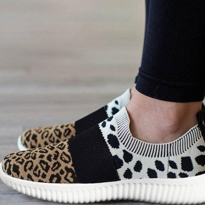 Baskets slip-on en maille léopard par Amélie Morin