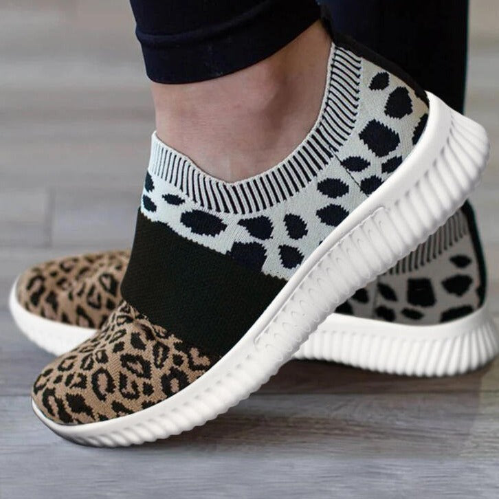 Baskets slip-on en maille léopard par Amélie Morin