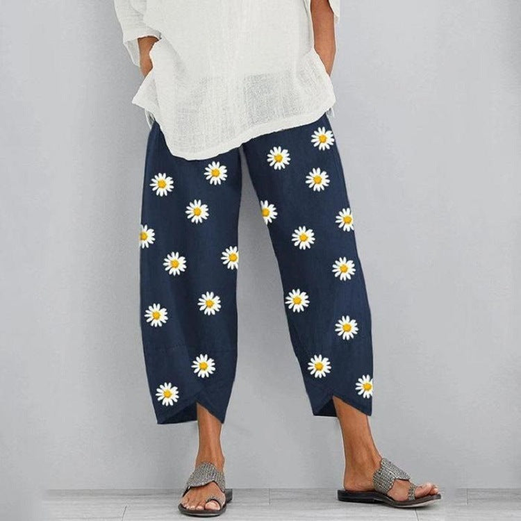 Pantalon court à taille élastique fleuri par Amélie Morin
