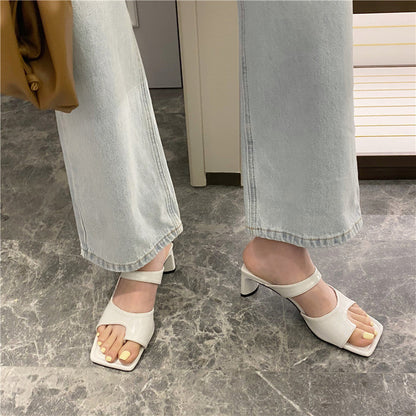 Sandales chics à talons épais par Amélie Morin