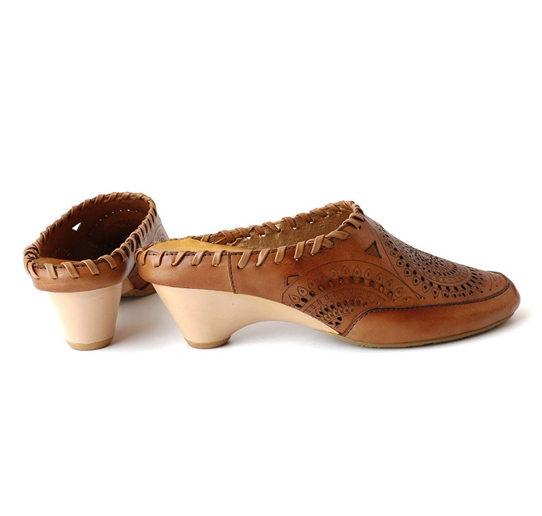 Sandales vintage en cuir à talons moyens par Amélie Morin