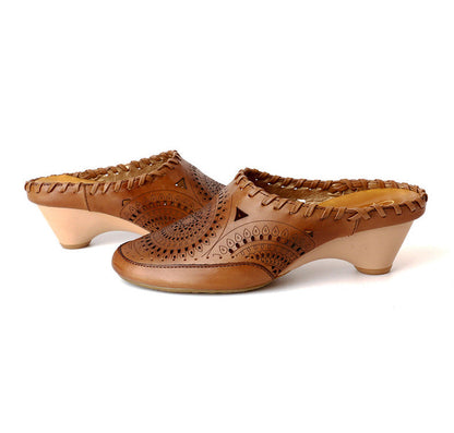 Sandales vintage en cuir à talons moyens par Amélie Morin
