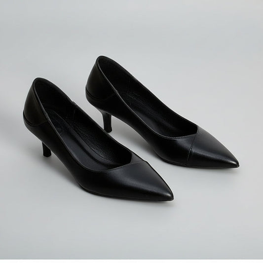 Escarpins élégants en peau de mouton noire par Amélie Morin