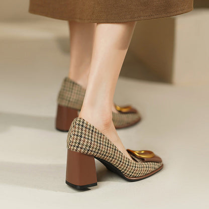 Escarpins chics à nœud métallique par Amélie Morin