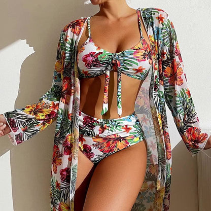 Ensemble bikini fendu à fleurs par Amélie Morin