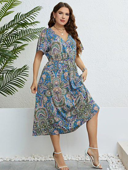 Robe d'été à imprimé rétro Amélie Morin et col en V