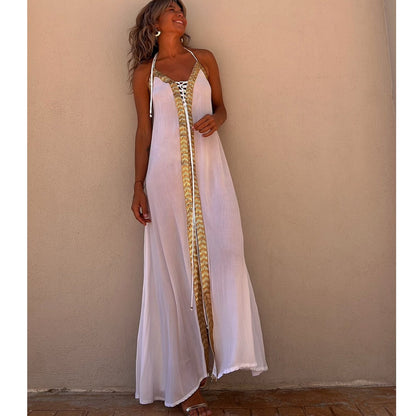 Robe élégante à lacets et col halter signée Amélie Morin