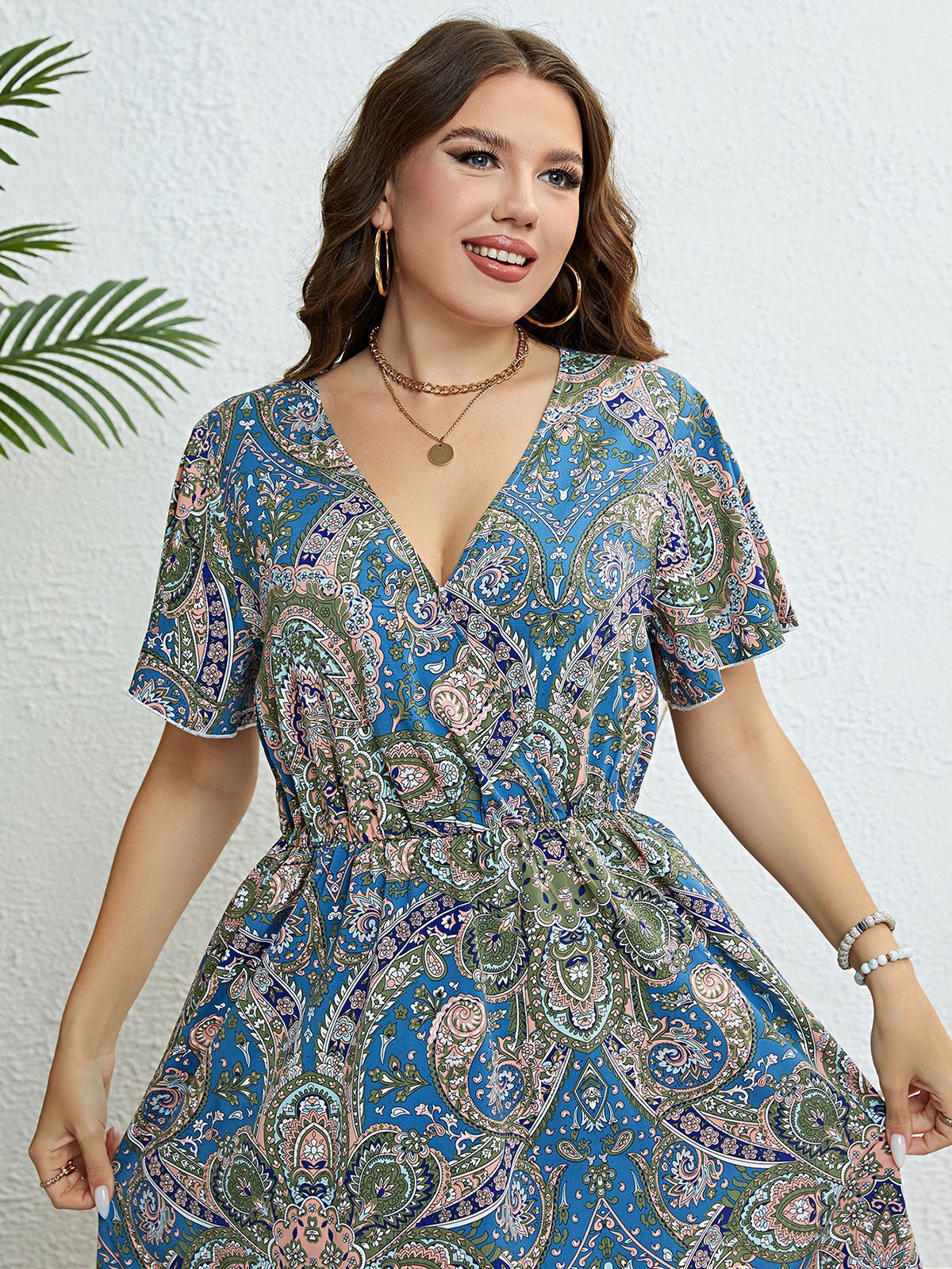 Robe d'été à imprimé rétro Amélie Morin et col en V