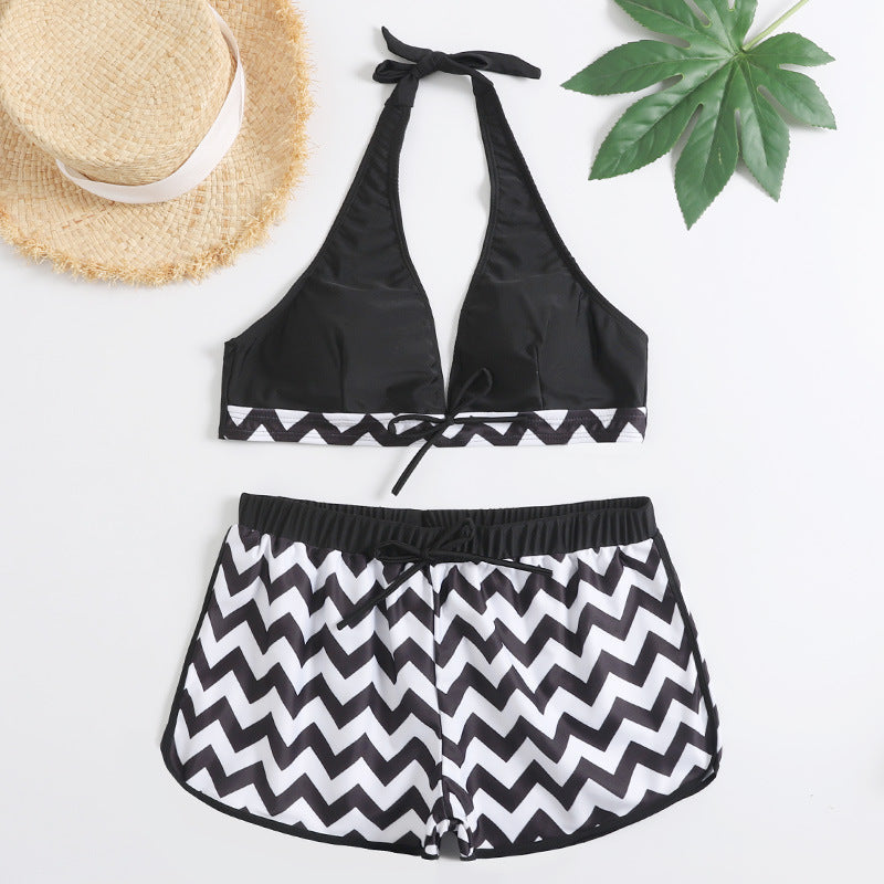 Ensemble bikini chic à motifs zigzag Amélie Morin avec short