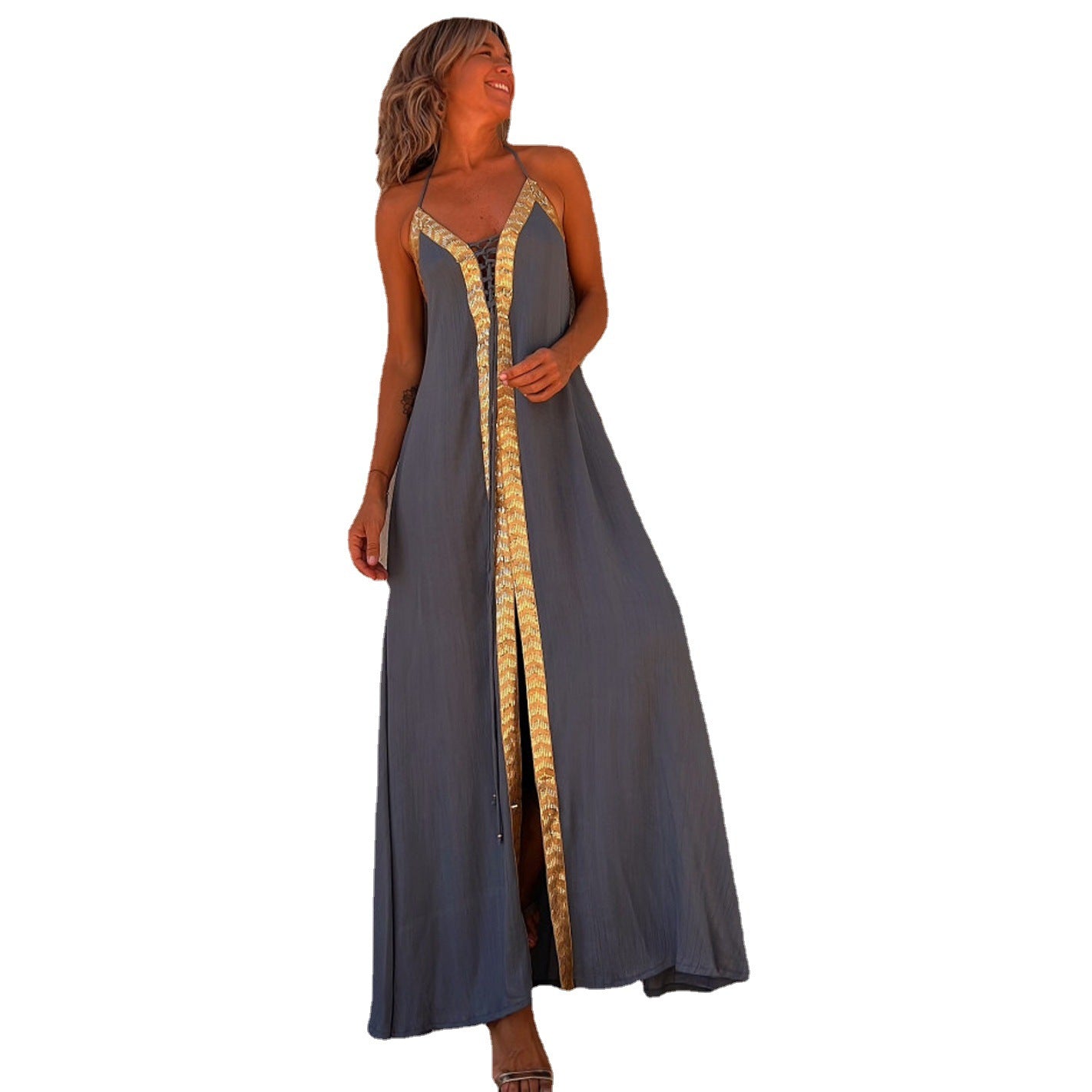 Robe élégante à lacets et col halter signée Amélie Morin