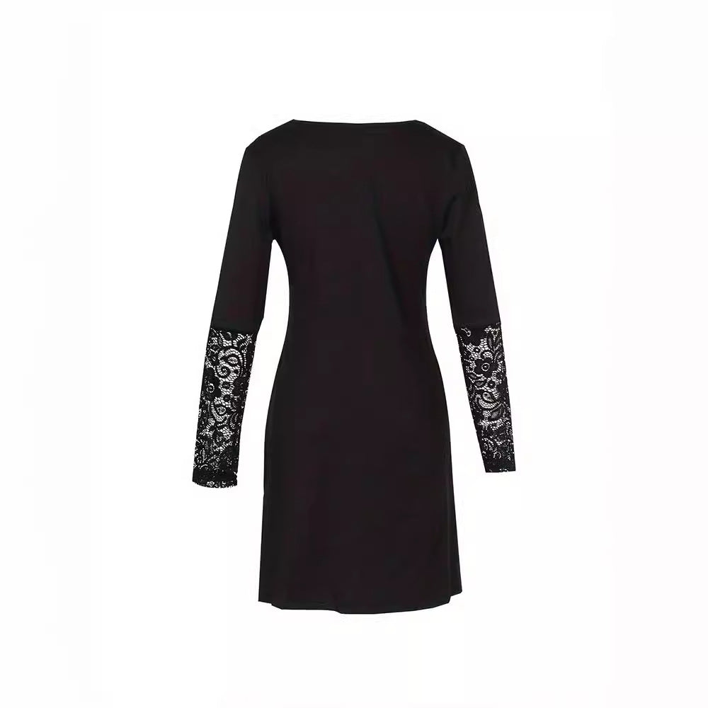 Robe élégante en dentelle à col en V signée Amélie Morin