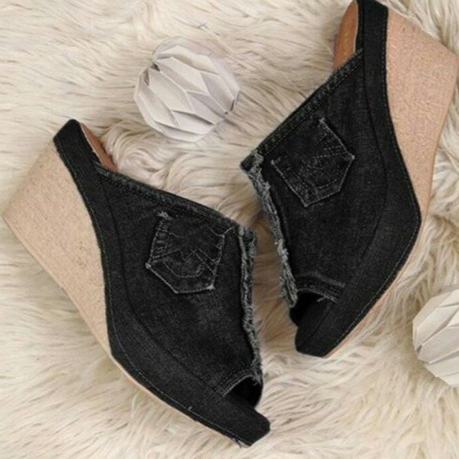 Sandales compensées en denim chic par Amélie Morin
