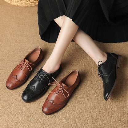 Chaussures classiques britanniques à lacets par Amélie Morin