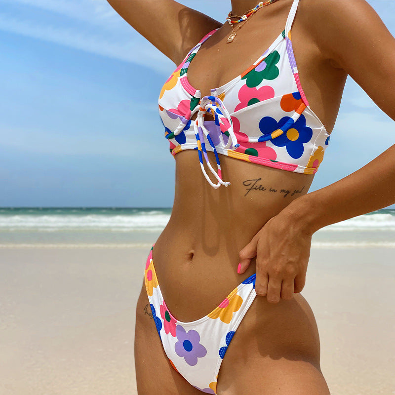 Bikini dos nu fleuri par Amélie Morin