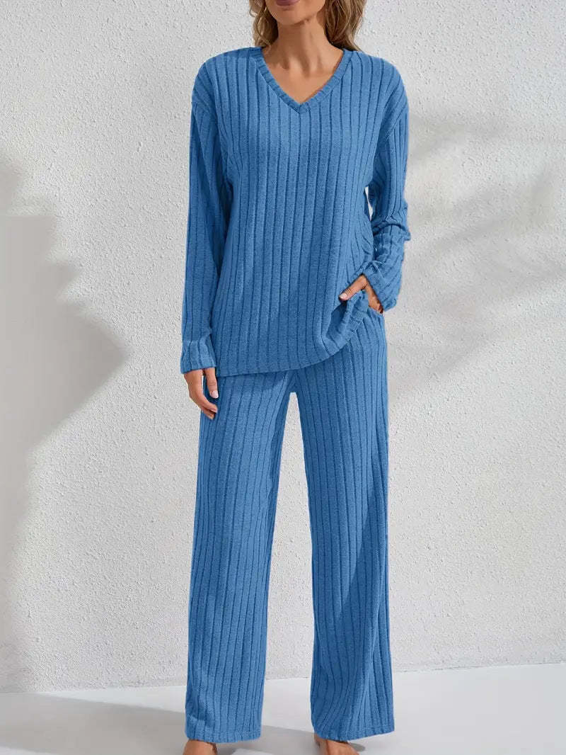 Ensemble de vêtements d'intérieur décontractés et confortables pour femme, composé d'un haut à manches longues côtelé et d'un pantalon.