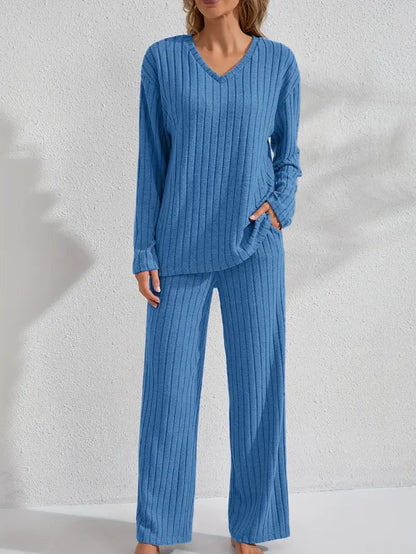 Ensemble de vêtements d'intérieur décontractés et confortables pour femme, composé d'un haut à manches longues côtelé et d'un pantalon.