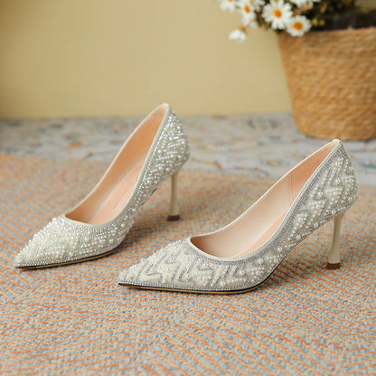 Escarpins à talons aiguilles ornés de perles, signés Amélie Morin