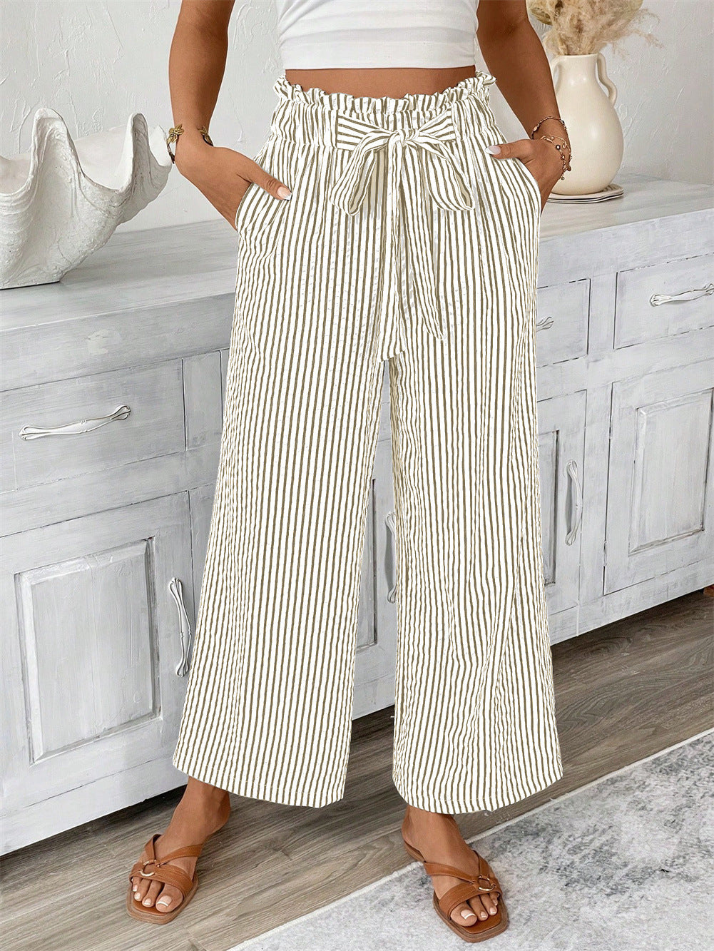 Pantalon rayé à jambes droites par Amélie Morin