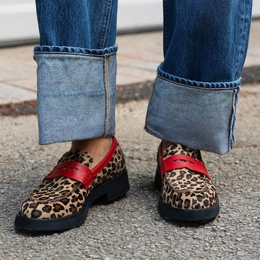 Escarpins chics à talons bas léopard par Amélie Morin