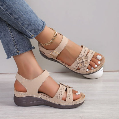 Sandales compensées confortables à motif floral d'Amélie Morin