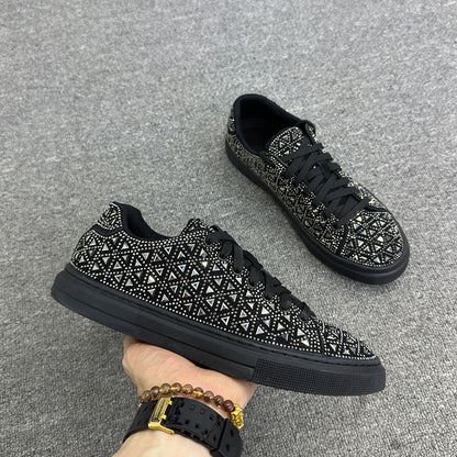 Baskets en daim à strass par Amélie Morin