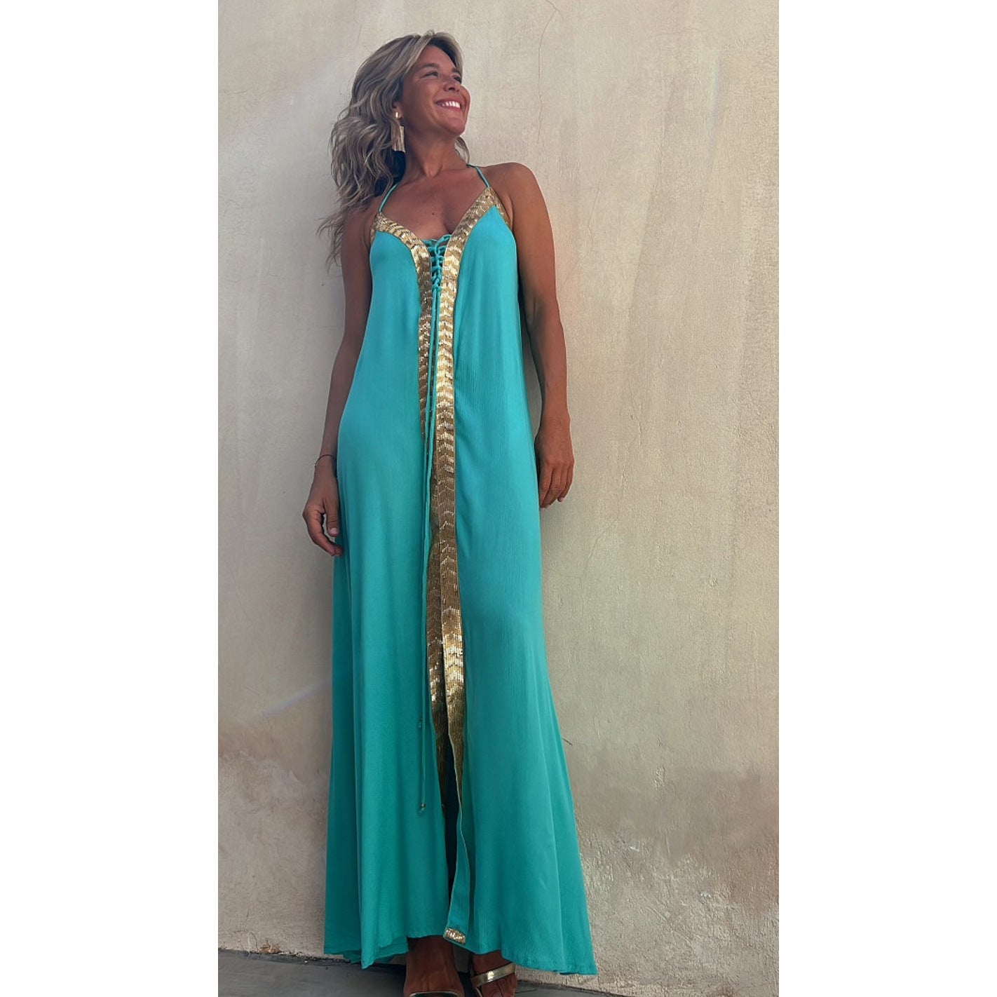Robe élégante à lacets et col halter signée Amélie Morin