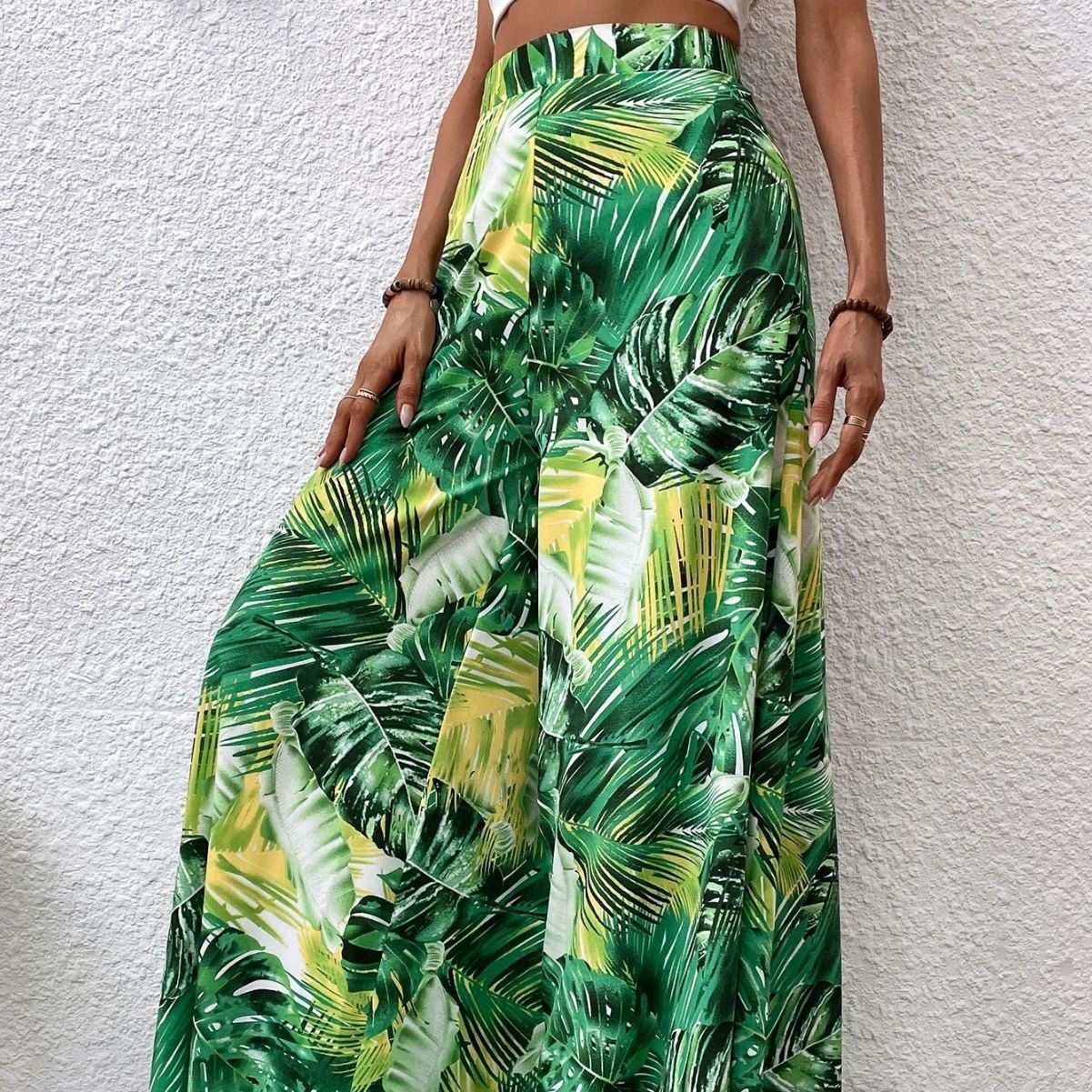 Pantalon large à imprimé floral chic par Amélie Morin