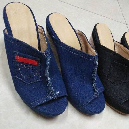 Sandales compensées en denim chic par Amélie Morin