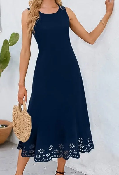 Robe midi trapèze sans manches par Amélie Morin